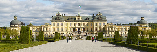 Drottningholm_Palace_-_panorama_september_2011.jpg