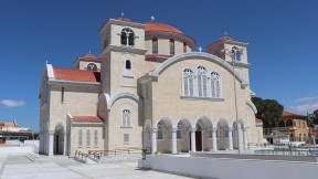 Catedral del apóstol barnabás y palacio arzobispal